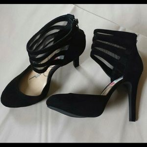 Jessica Simpson high heels 👠